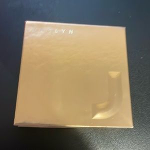 Jaclyn Hill iced PUTTY HIGHLIGHTER.